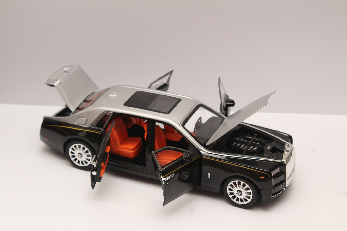 1:18 Rolls-Royce Diecast Premium Quality - Kunju Vandi