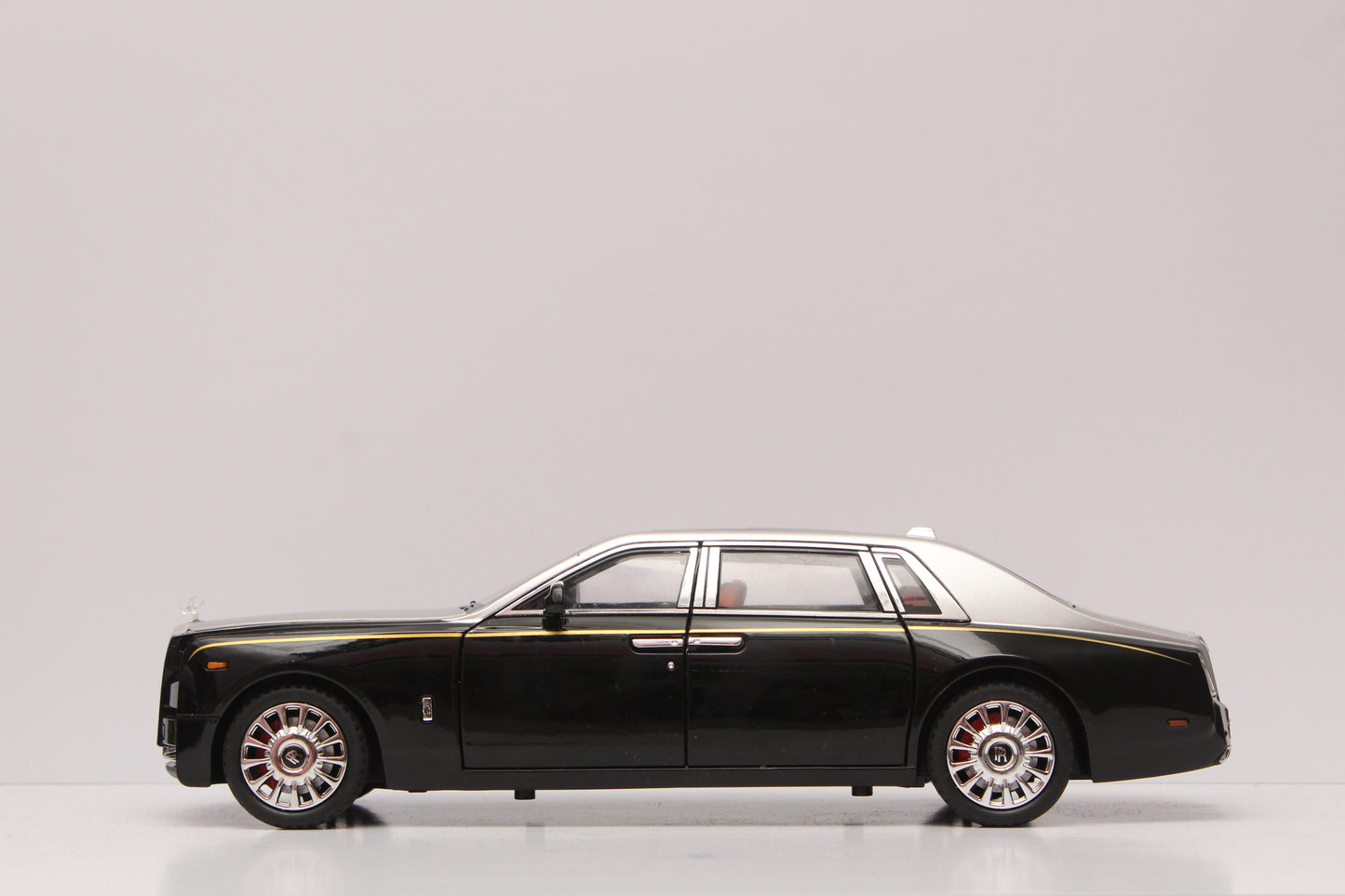 1:18 Rolls-Royce Diecast Premium Quality - Kunju Vandi