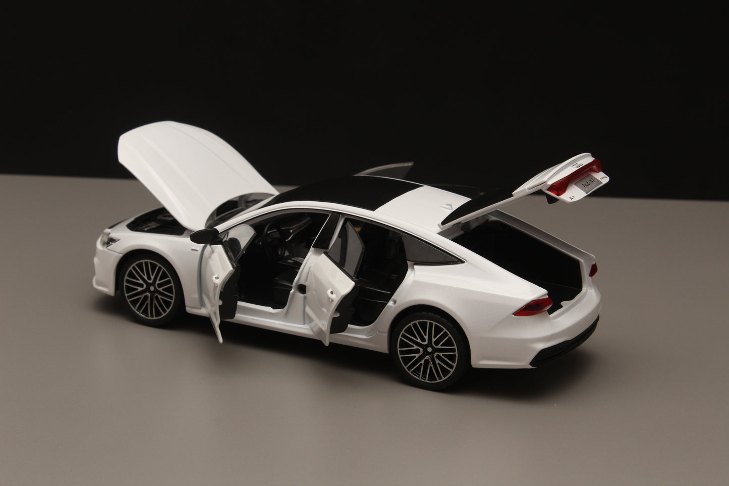 1:24 Audi A7 High Quality Diecast (White) - Kunju Vandi
