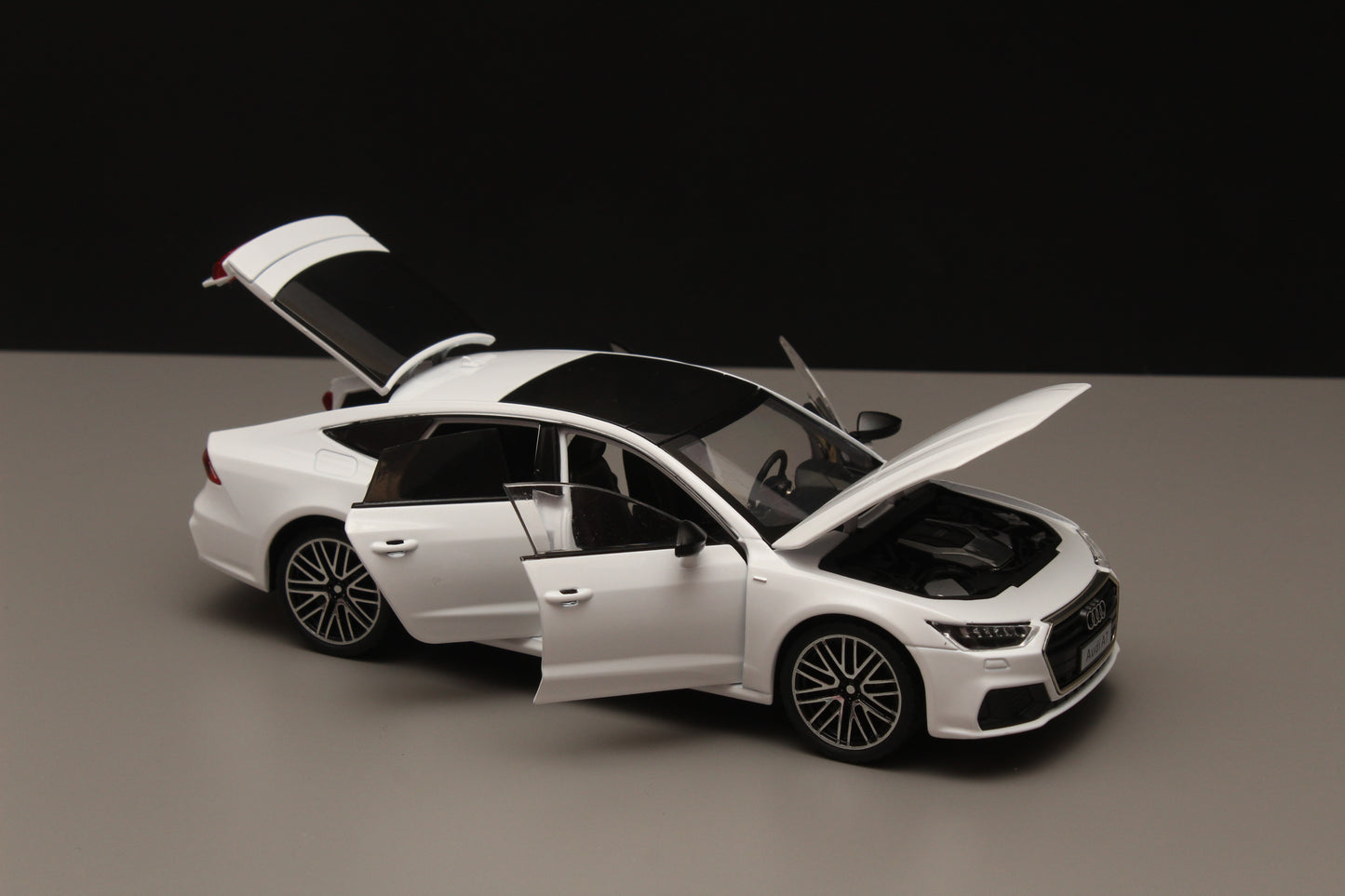 1:24 Audi A7 High Quality Diecast (White) - Kunju Vandi