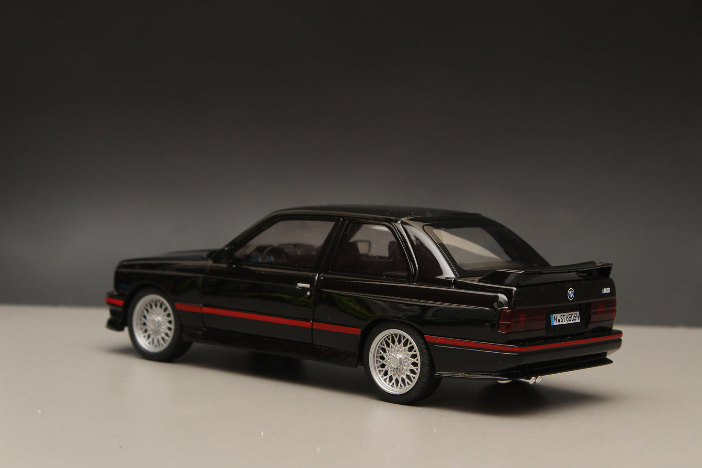 1:24 BMW E30 M3 High Quality Diecast (Black) - Kunju Vandi