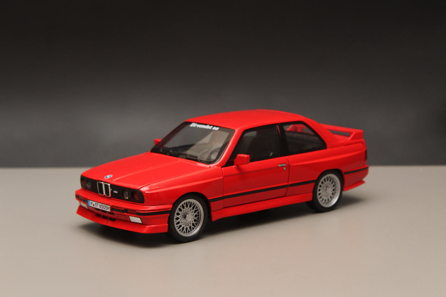 1:24 BMW E30 M3 High Quality Diecast (Red) - Kunju Vandi