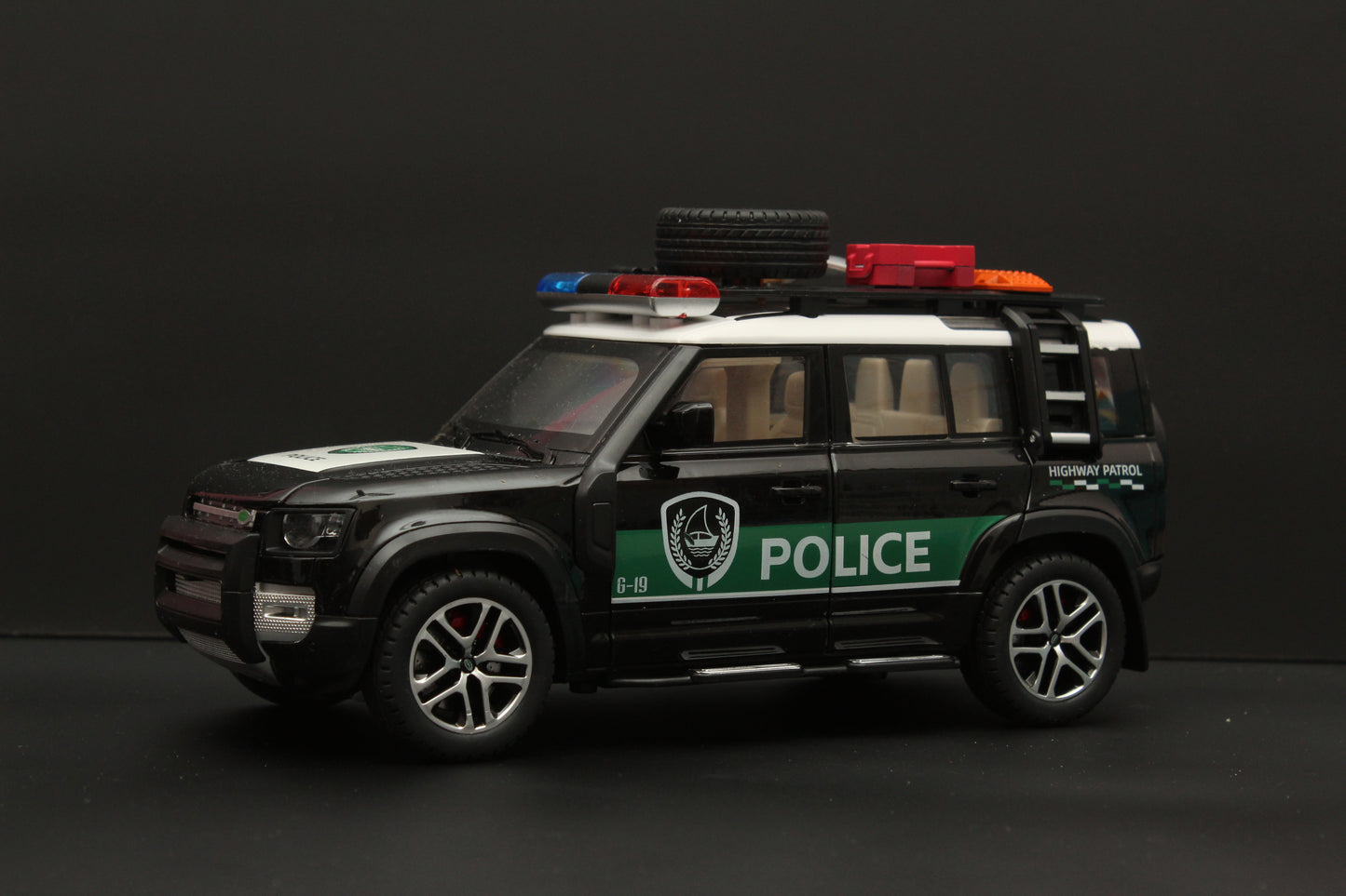 1:24 Defender ,Police Version, Premium Quality Diecast (Black) - Kunju Vandi