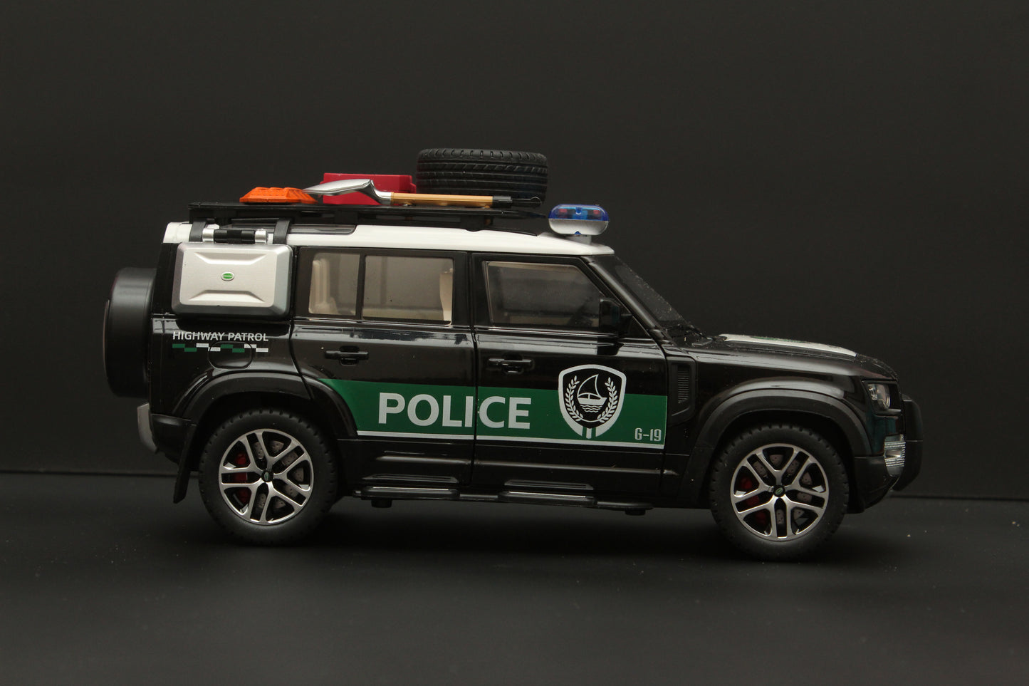 1:24 Defender ,Police Version, Premium Quality Diecast (Black) - Kunju Vandi