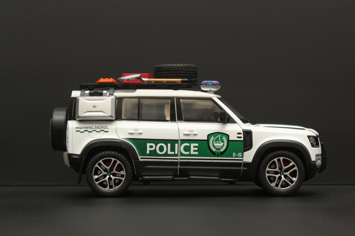 1:24 Defender ,Police Version, Premium Quality Diecast (White) - Kunju Vandi
