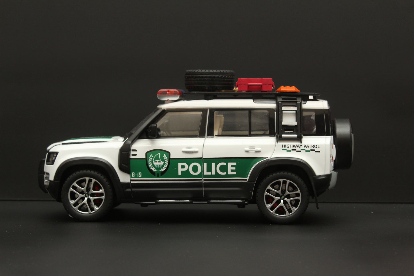 1:24 Defender ,Police Version, Premium Quality Diecast (White) - Kunju Vandi