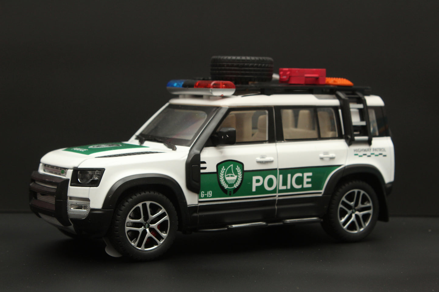 1:24 Defender ,Police Version, Premium Quality Diecast (White) - Kunju Vandi