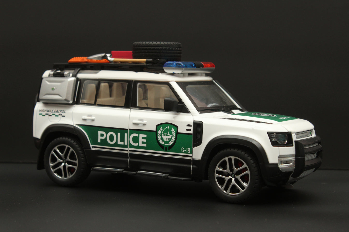 1:24 Defender ,Police Version, Premium Quality Diecast (White) - Kunju Vandi