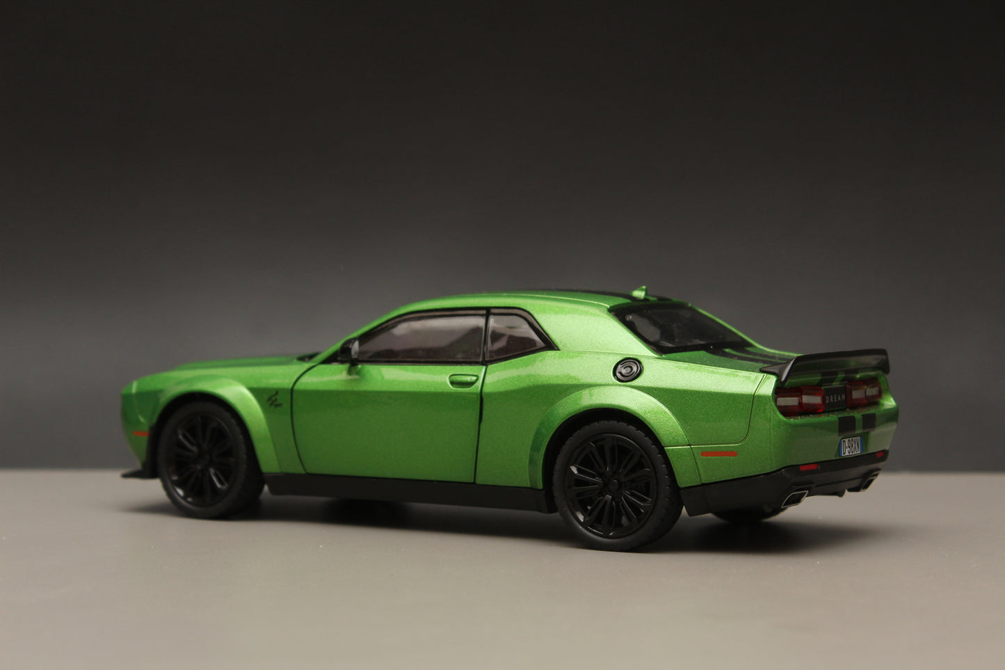 1:24 Dodge Challenger ,High Quality Diecast (Green) - Kunju Vandi