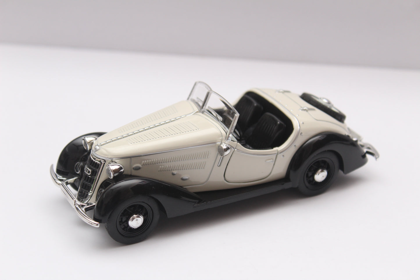 1:32 Audi Vintage Metal DieCast Car - Kunju Vandi