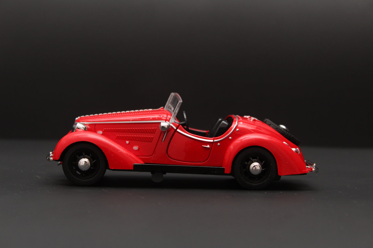 1:32 Audi Vintage Metal DieCast Car , Red - Kunju Vandi