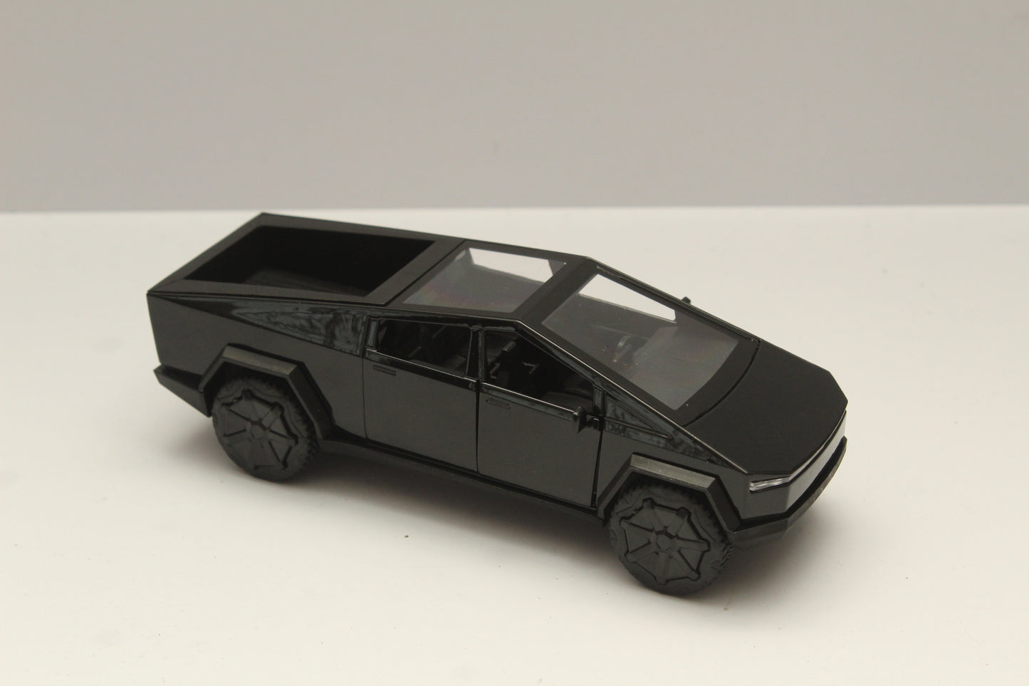 1:32 Cyber Truck Diecast Car black - Kunju Vandi