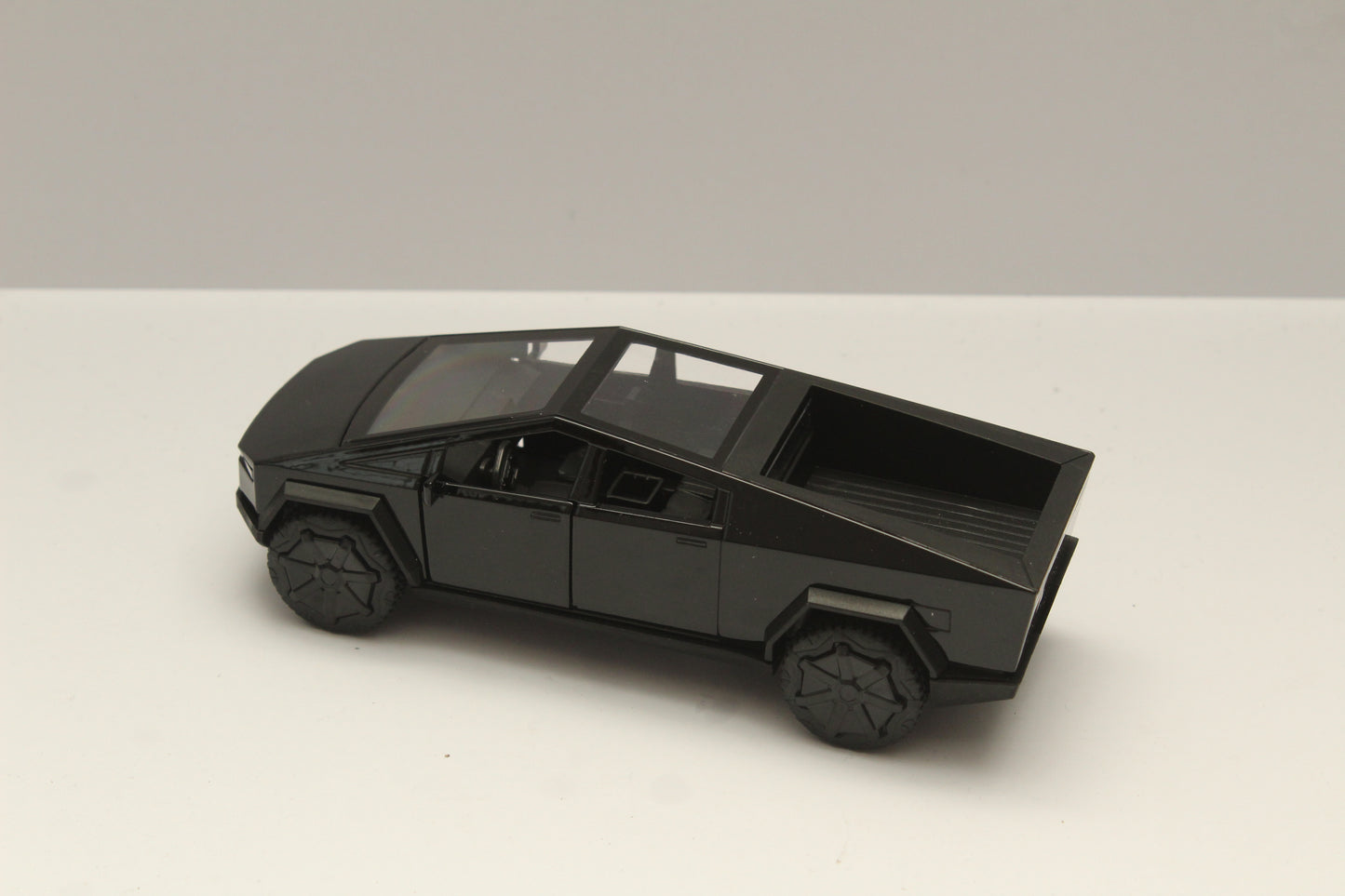 1:32 Cyber Truck Diecast Car black - Kunju Vandi