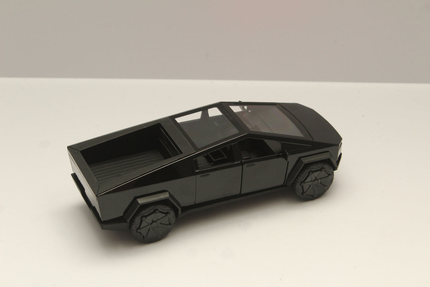 1:32 Cyber Truck Diecast Car black - Kunju Vandi