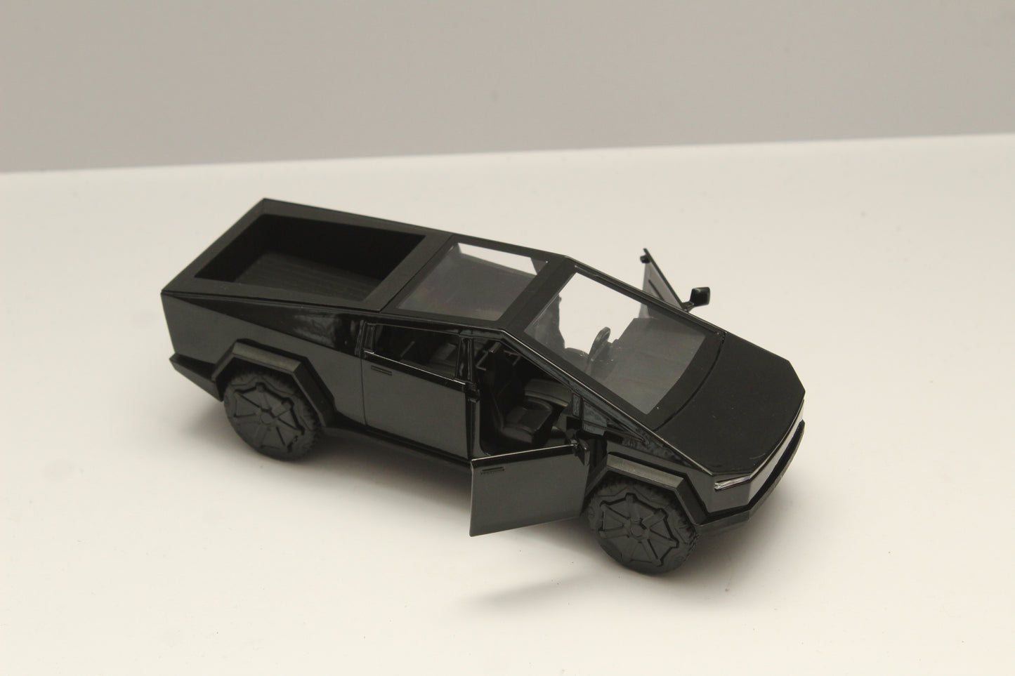 1:32 Cyber Truck Diecast Car black - Kunju Vandi