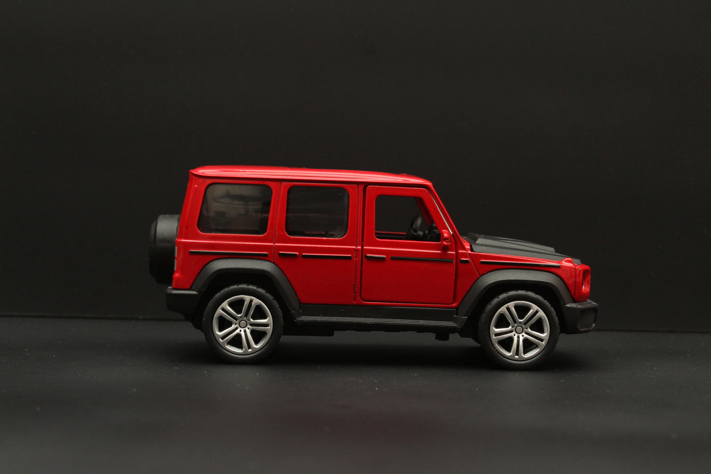 1:32 Gwagon Diecast Red - Kunju Vandi