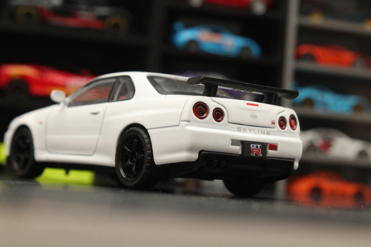 1:32 Nissan GTR R34 , (White) - Kunju Vandi