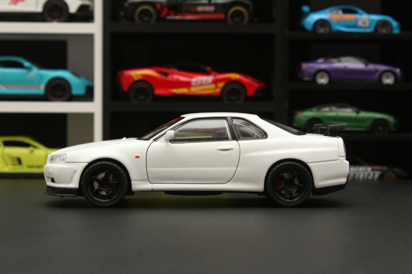 1:32 Nissan GTR R34 , (White) - Kunju Vandi