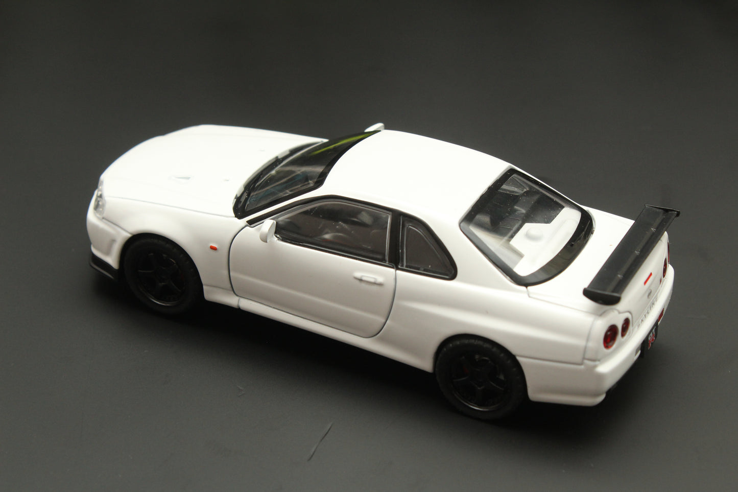 1:32 Nissan GTR R34 , (White) - Kunju Vandi