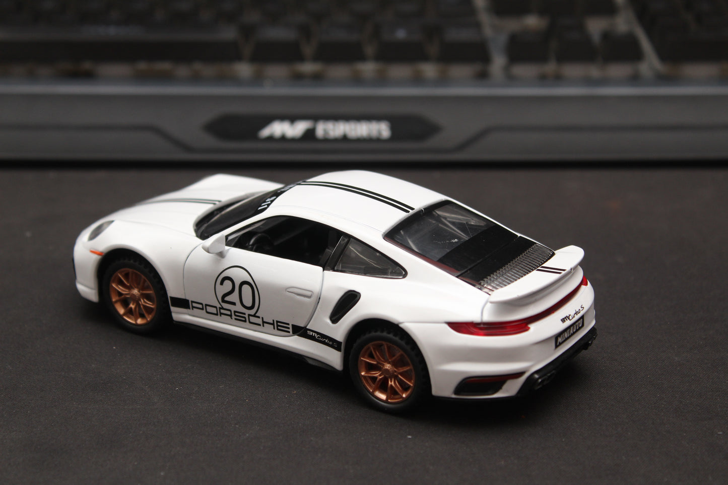 1:32 Porsche 911 turbo Diecast (white) - Kunju Vandi