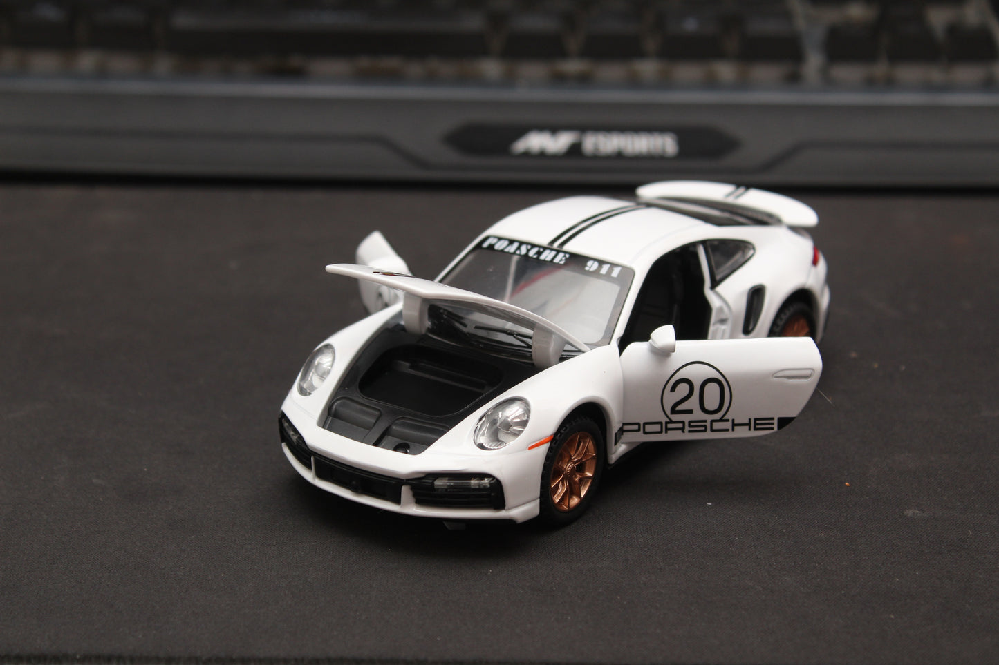 1:32 Porsche 911 turbo Diecast (white) - Kunju Vandi