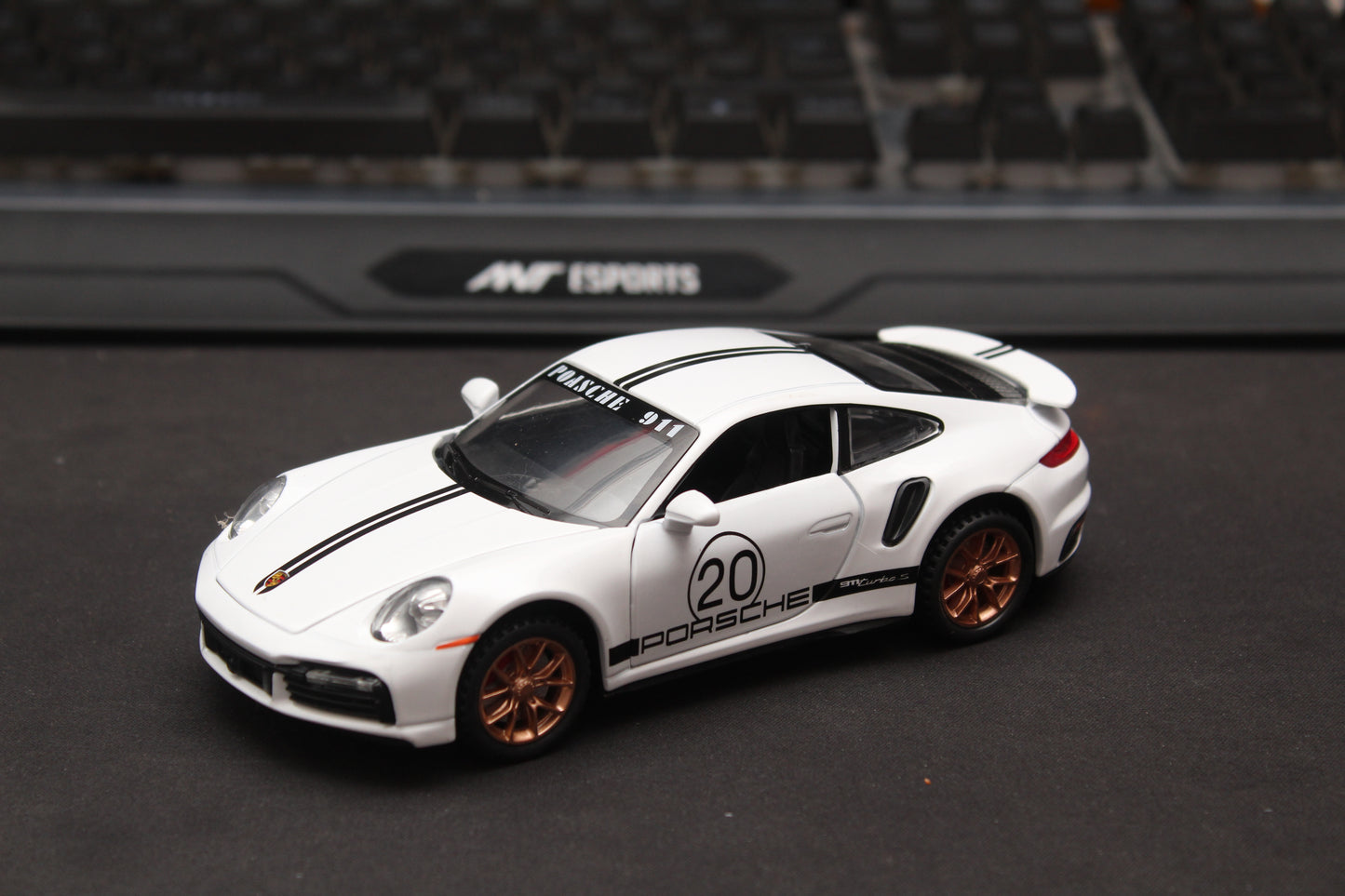1:32 Porsche 911 turbo Diecast (white) - Kunju Vandi