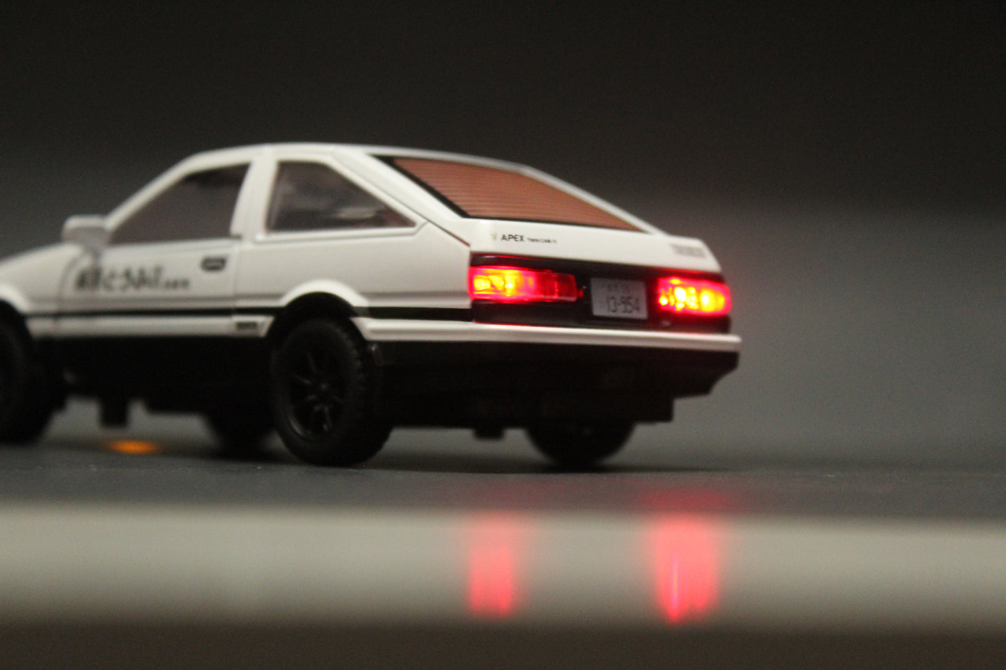 1:32 Toyota Trueno AE86 Diecast (White) - Kunju Vandi