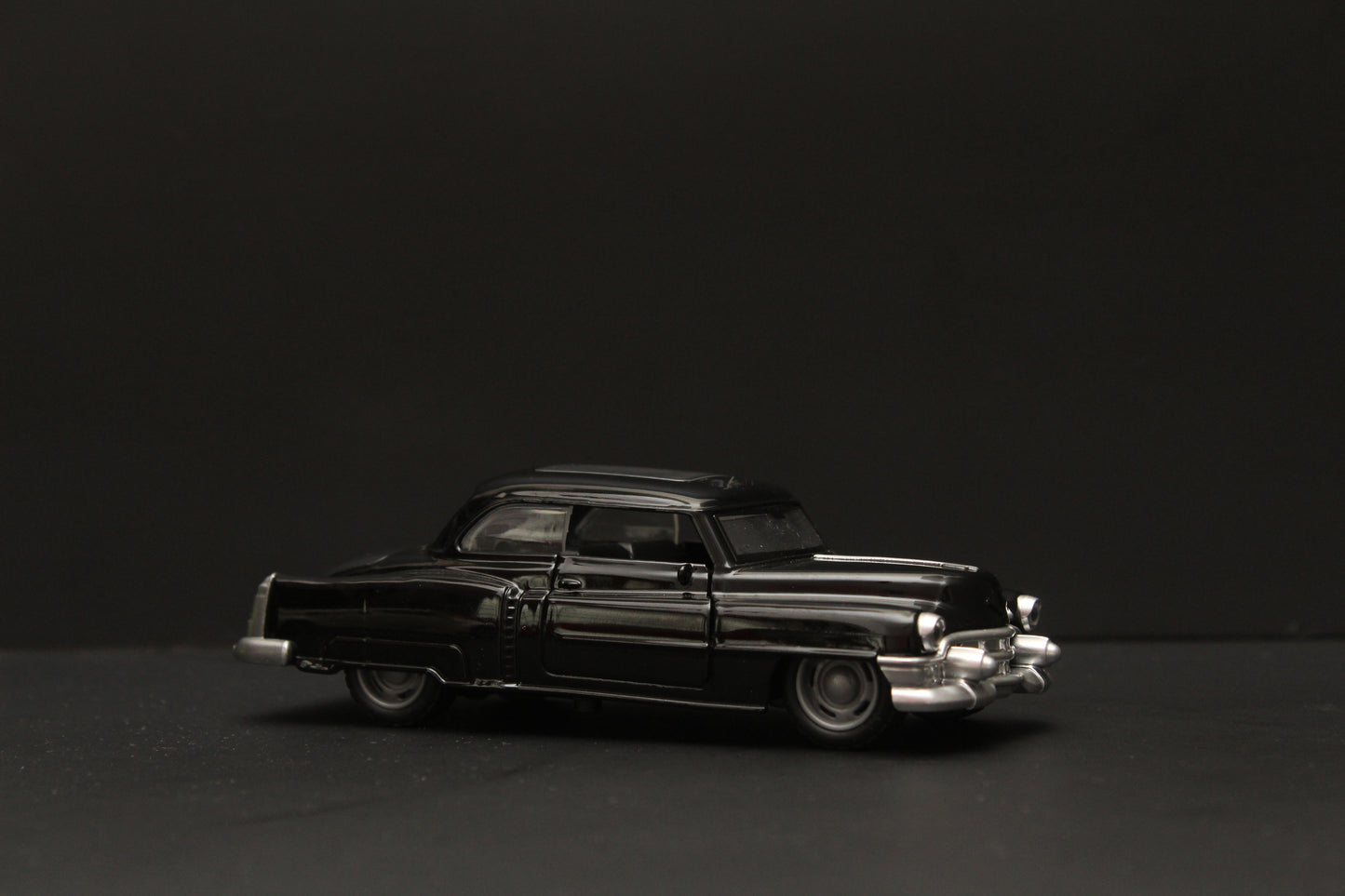 1:36 Cadillac Diecast Car Black - Kunju Vandi