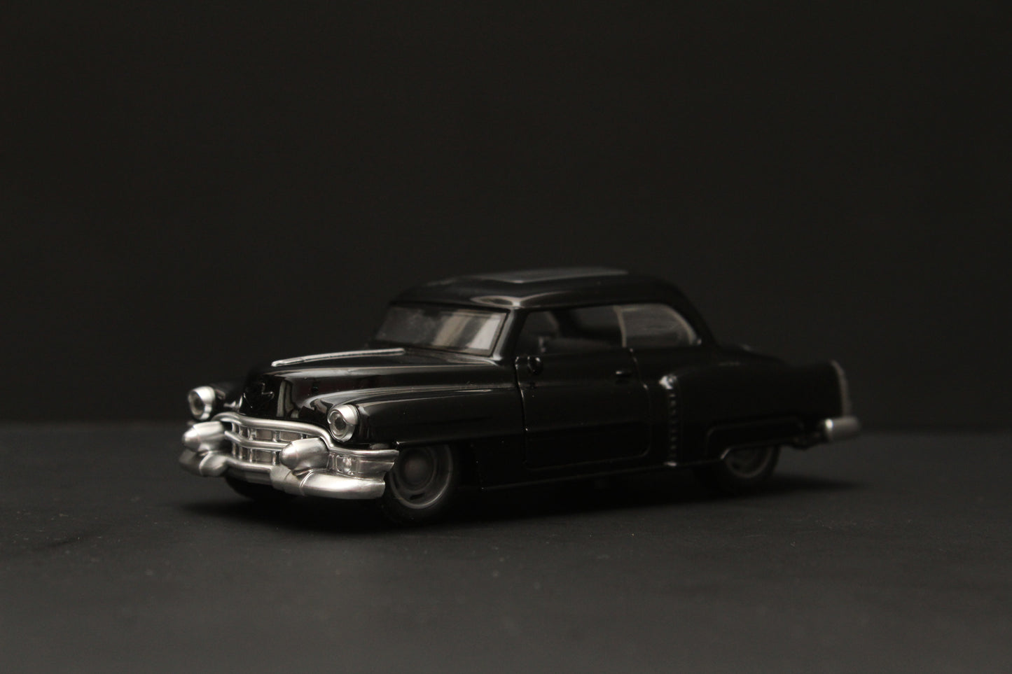 1:36 Cadillac Diecast Car Black - Kunju Vandi