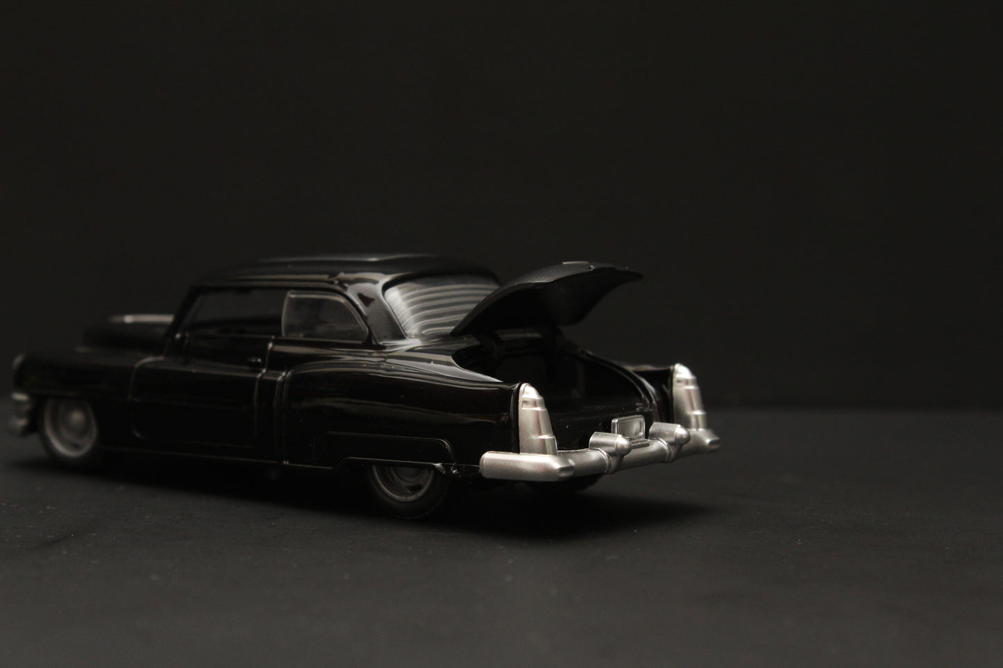 1:36 Cadillac Diecast Car Black - Kunju Vandi