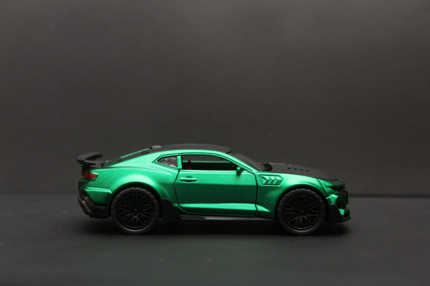 1:36 Camaro Diecast Green - Kunju Vandi