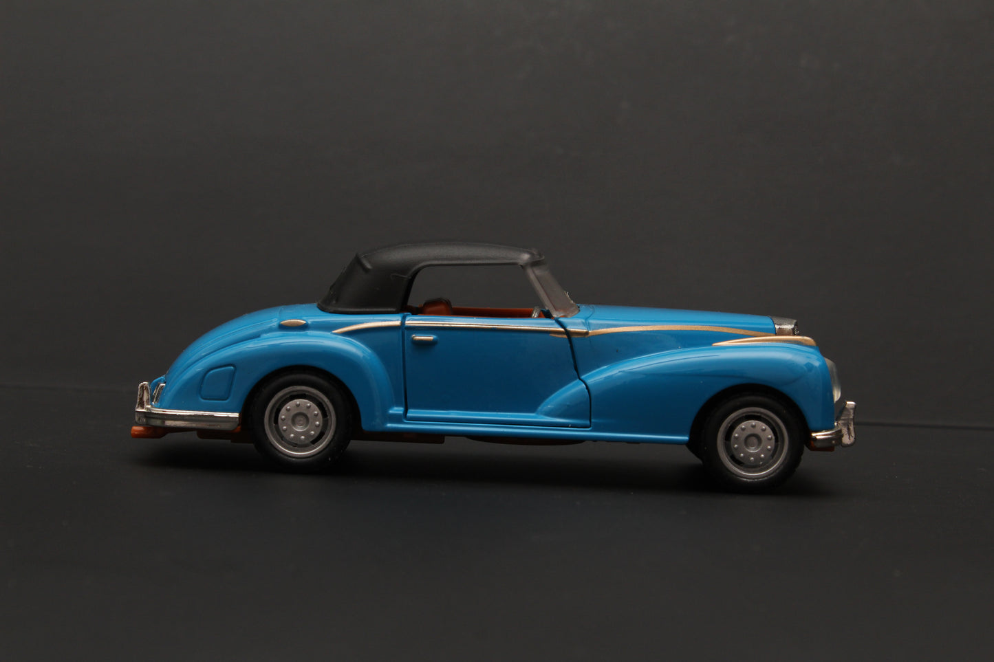 1:36 Classic Car Blue (Hard Top) - Kunju Vandi