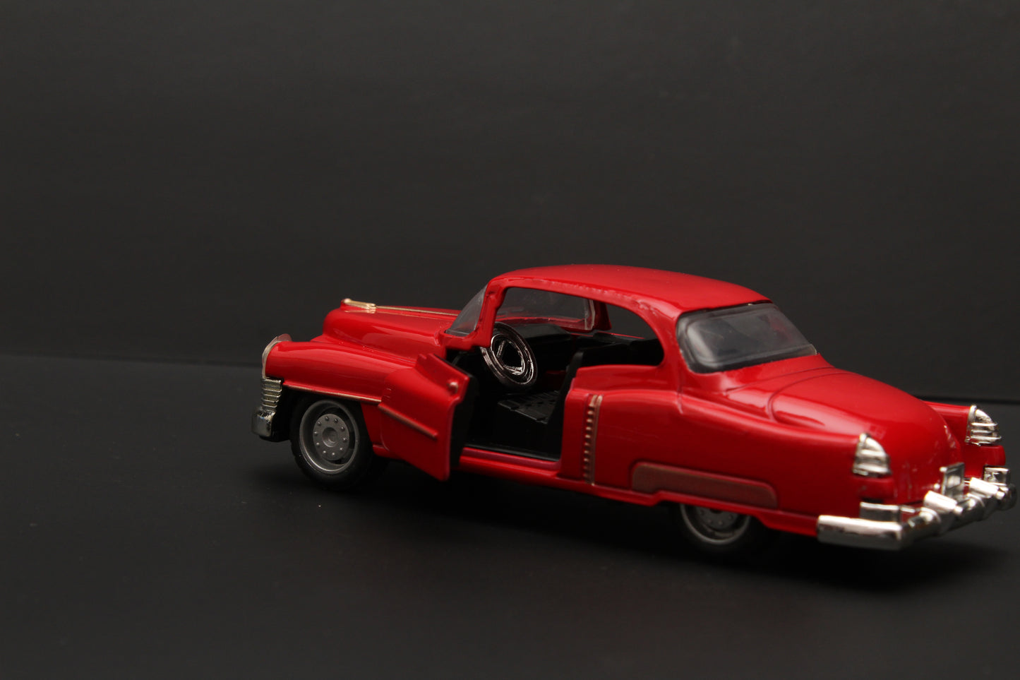 1:36 Classic Car Red - Kunju Vandi