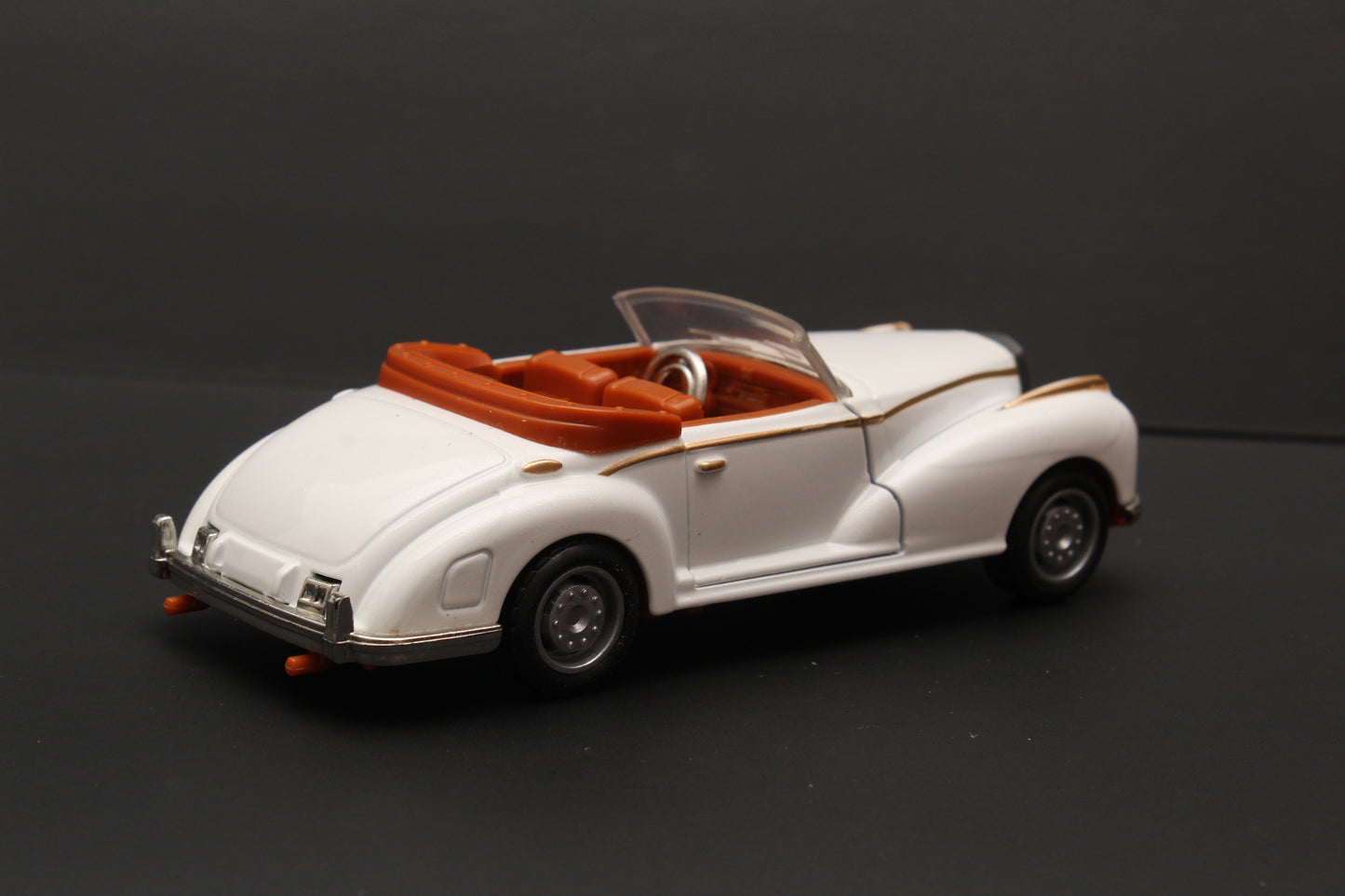 1:36 Classic Car White (Open Top) - Kunju Vandi