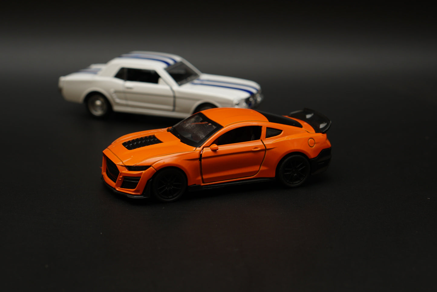 1:36 Mustang Combo (White-Orange) - Kunju Vandi