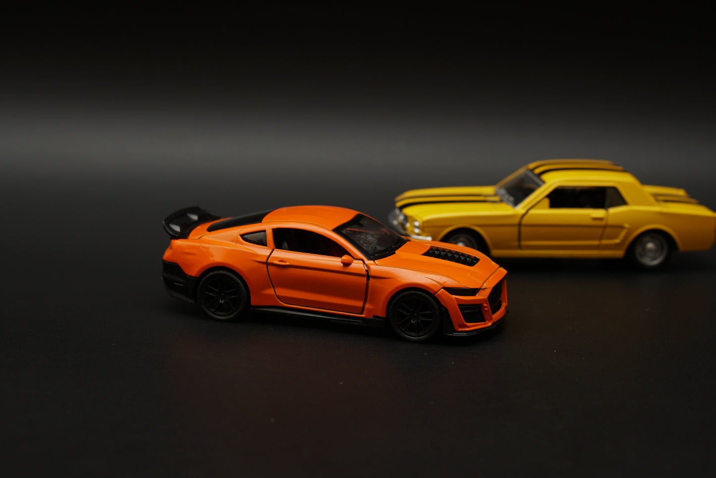 1:36 Mustang Combo (Yellow-Orange) - Kunju Vandi