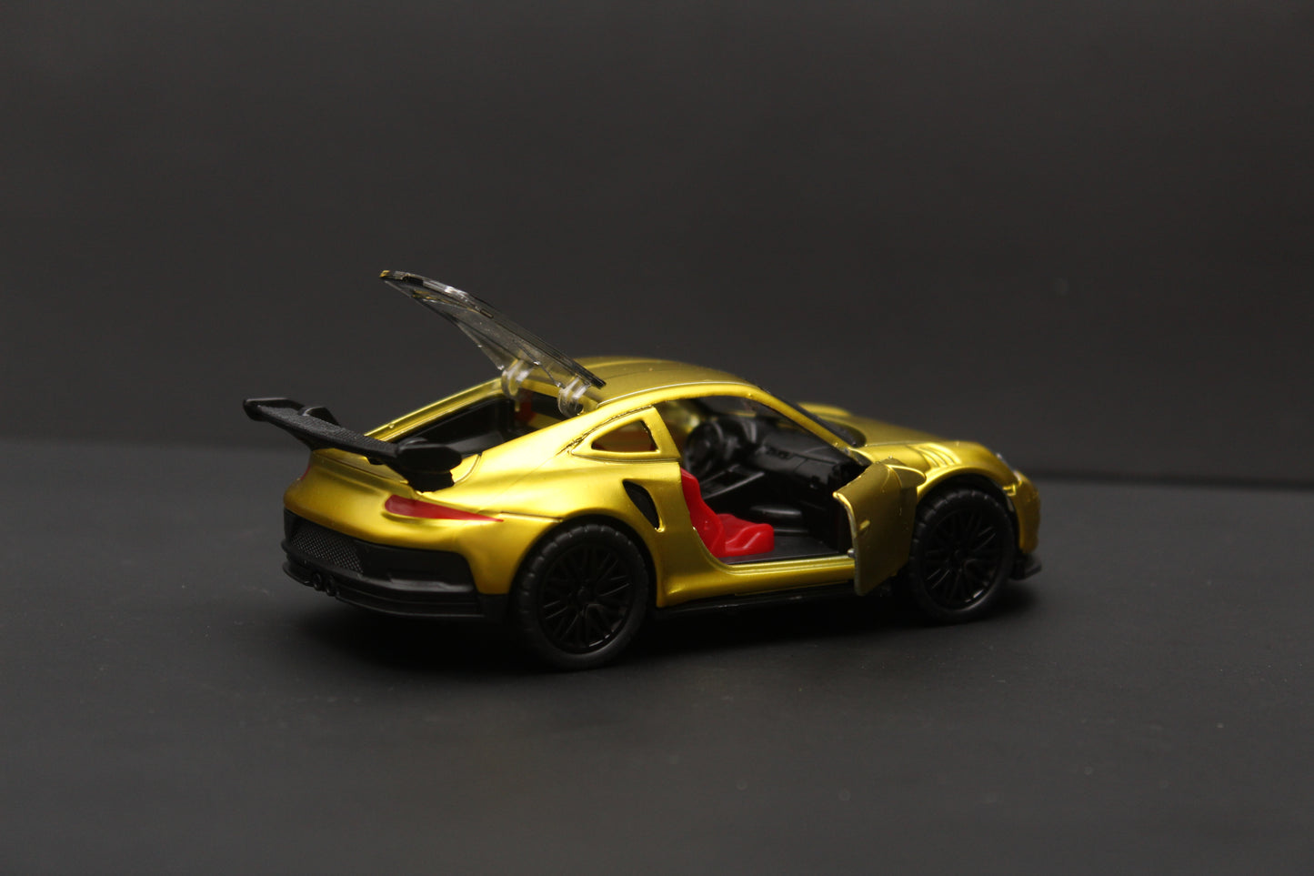 1:36 Porsche Diecast Gold - Kunju Vandi
