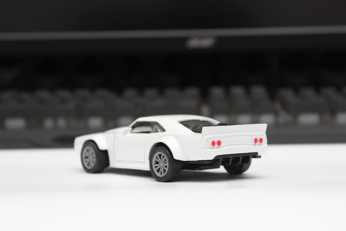 1:36 dodge Diecast White - Kunju Vandi