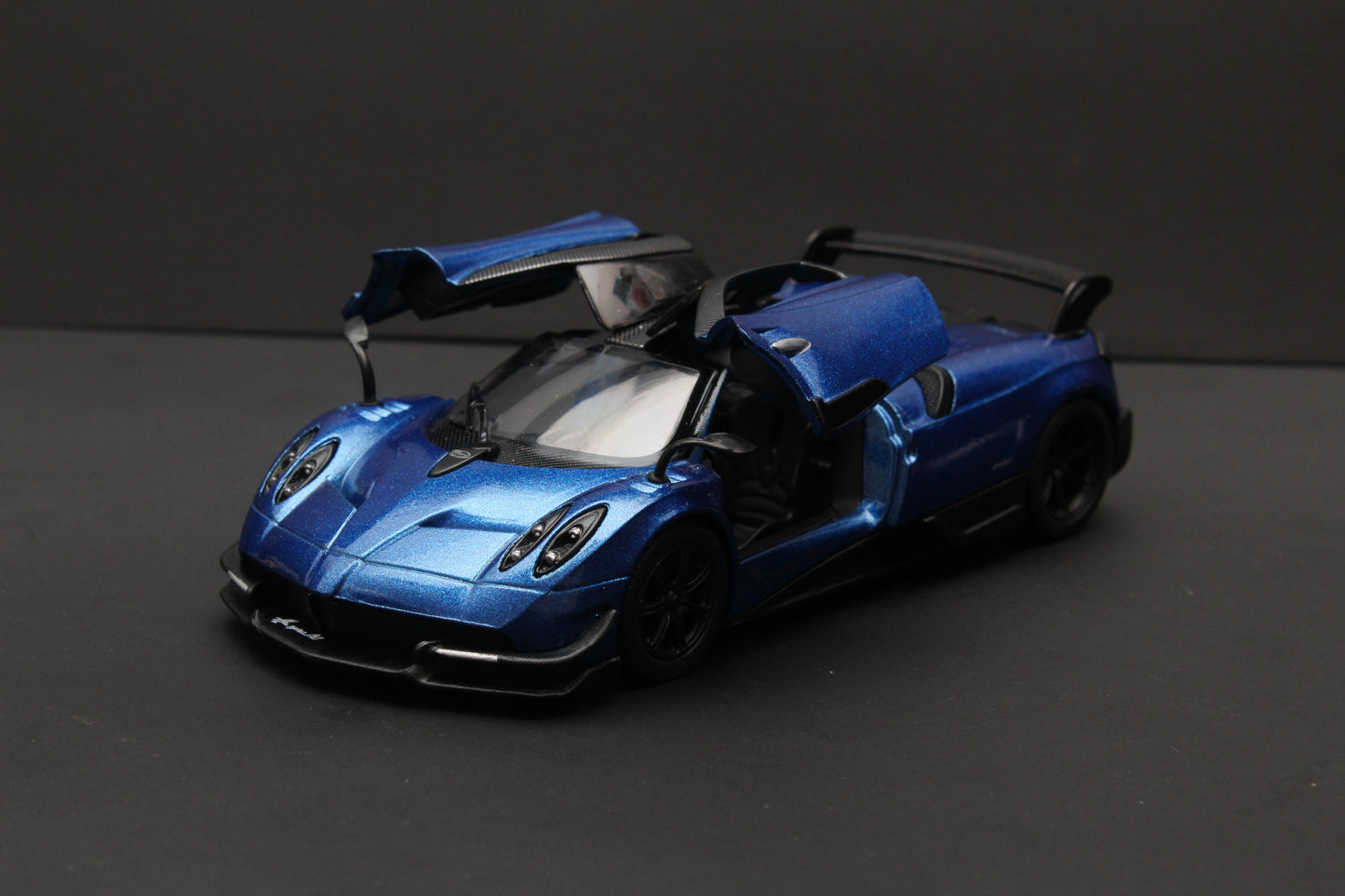 1:38 kinsmart 2016 Pagani Huayra BC , Blue - Kunju Vandi