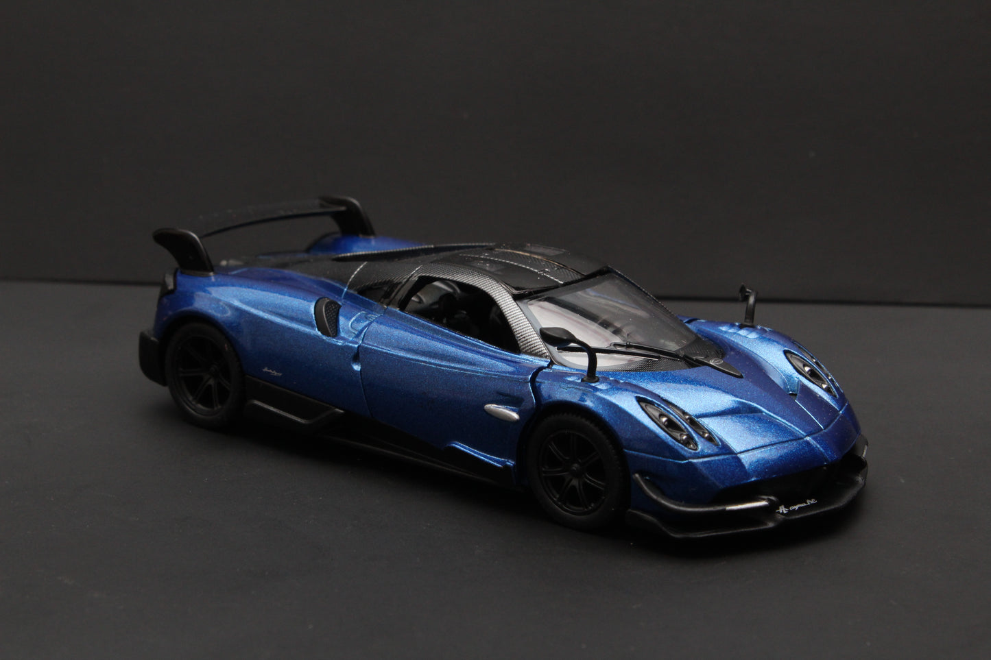 1:38 kinsmart 2016 Pagani Huayra BC , Blue - Kunju Vandi