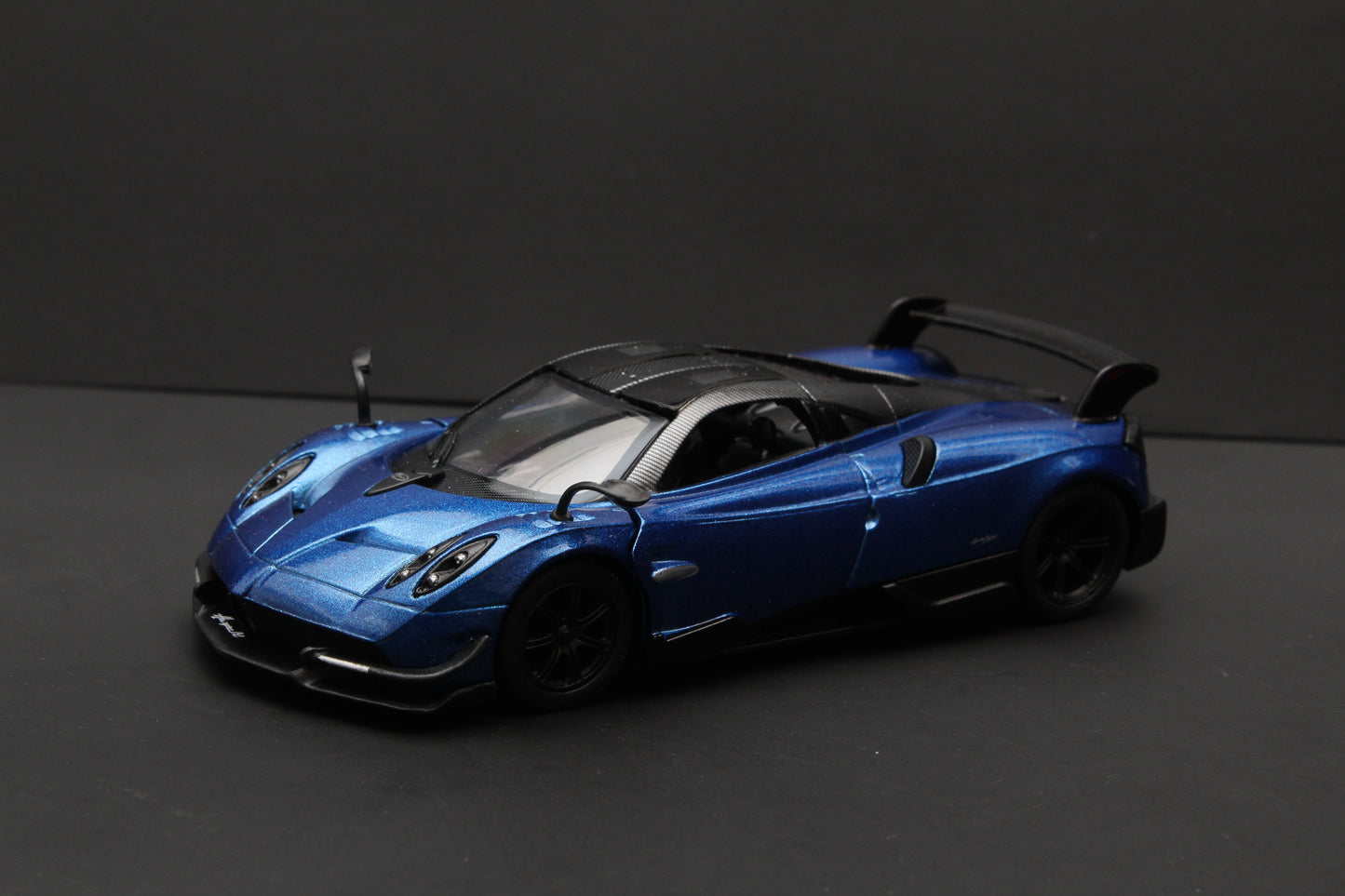 1:38 kinsmart 2016 Pagani Huayra BC , Blue - Kunju Vandi