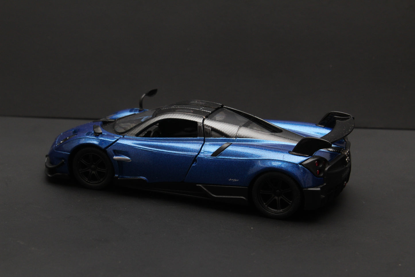 1:38 kinsmart 2016 Pagani Huayra BC , Blue - Kunju Vandi