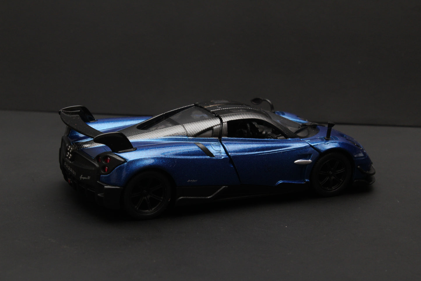1:38 kinsmart 2016 Pagani Huayra BC , Blue - Kunju Vandi