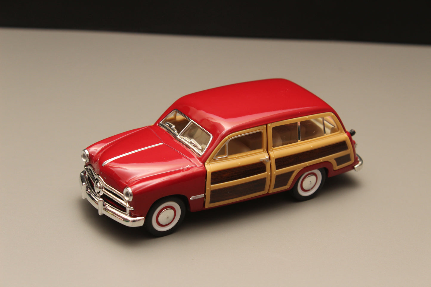 1:40 kinsmart Ford Woody Wagon Red - Kunju Vandi