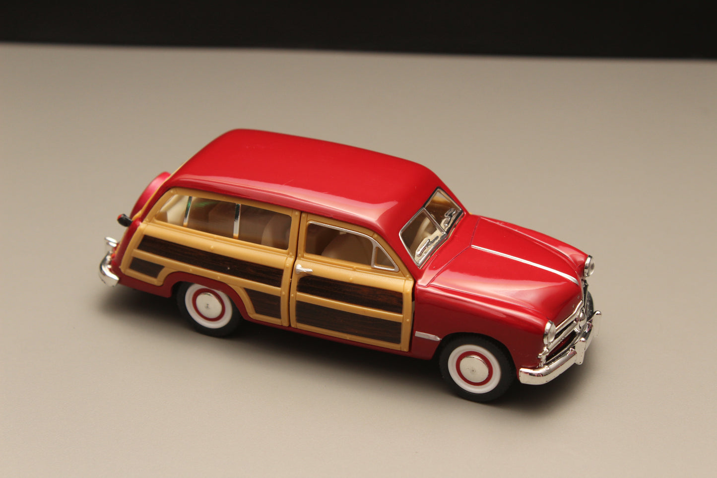 1:40 kinsmart Ford Woody Wagon Red - Kunju Vandi