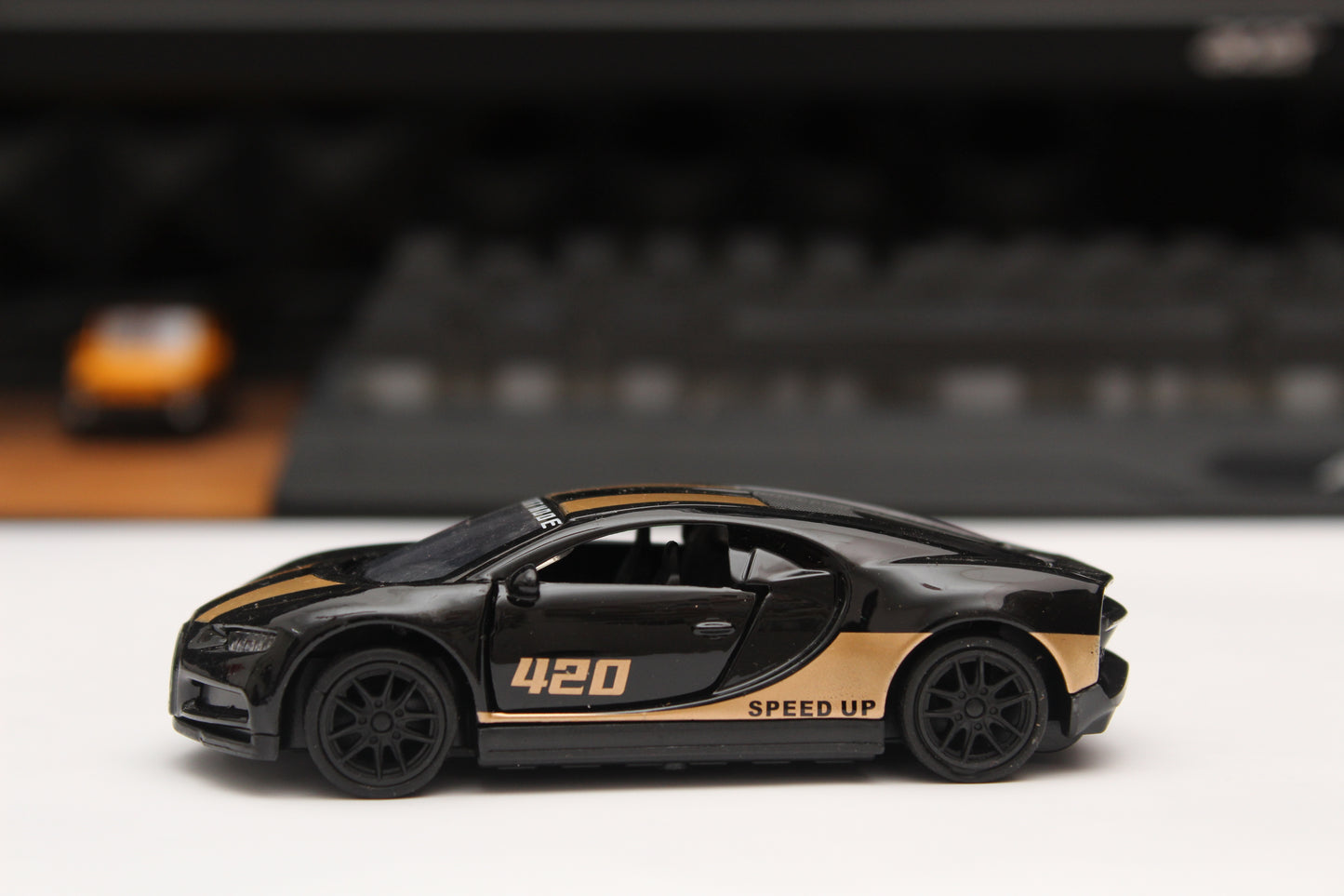 1:43 Bugatti (Strips) Diecast - Kunju Vandi