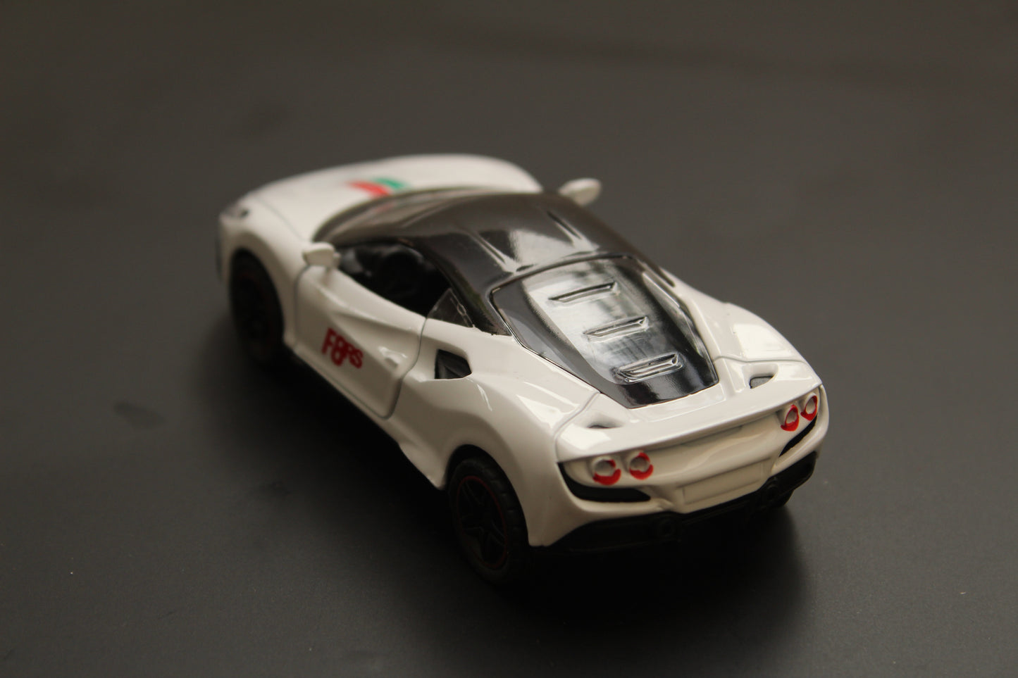 1:43 Ferrari Diecast White - Kunju Vandi