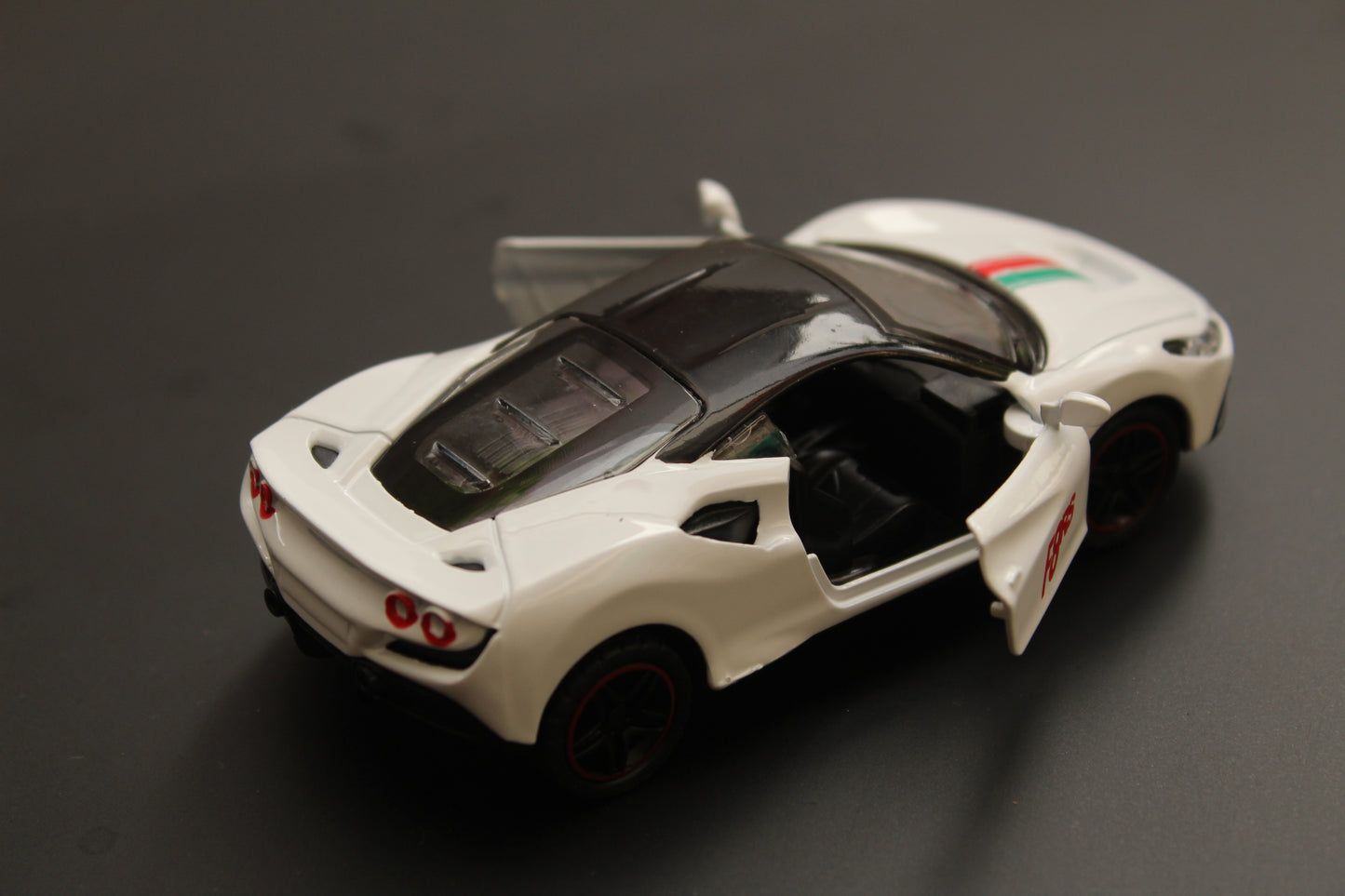 1:43 Ferrari Diecast White - Kunju Vandi