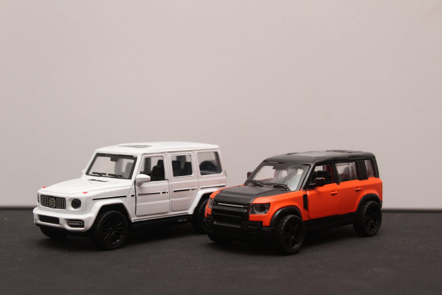 1:43 Gwagon , Defender Diecast Combo - Kunju Vandi