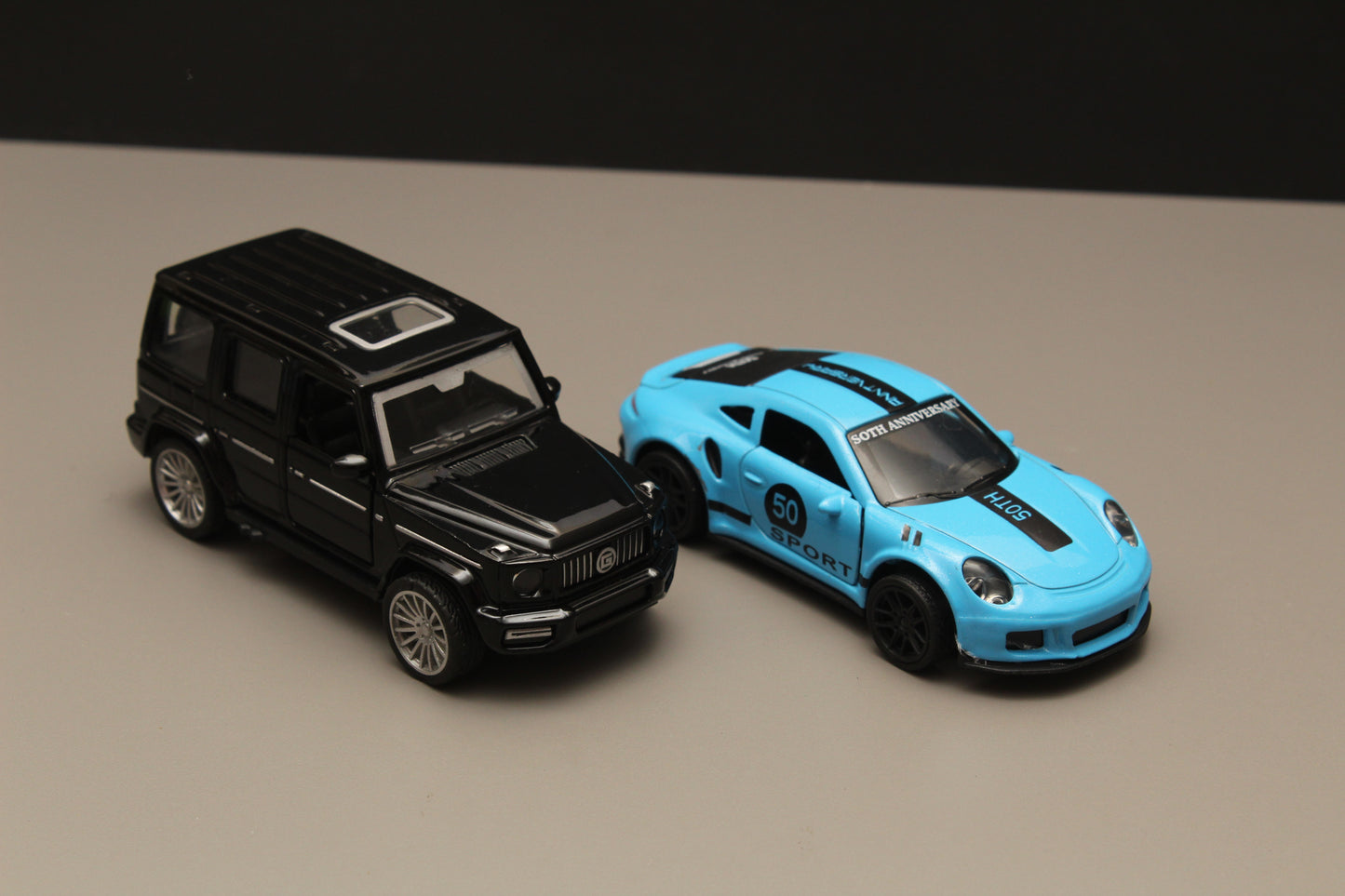 1:43 Gwagon, Porsche Diecast Combo - Kunju Vandi